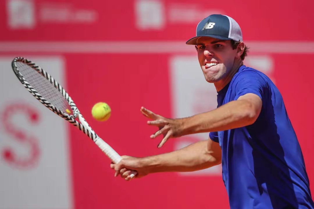 角逐中的双方拼尽全力,难分伯仲的简单介绍 角逐中的双方拼尽全力,难分伯仲的简单介绍