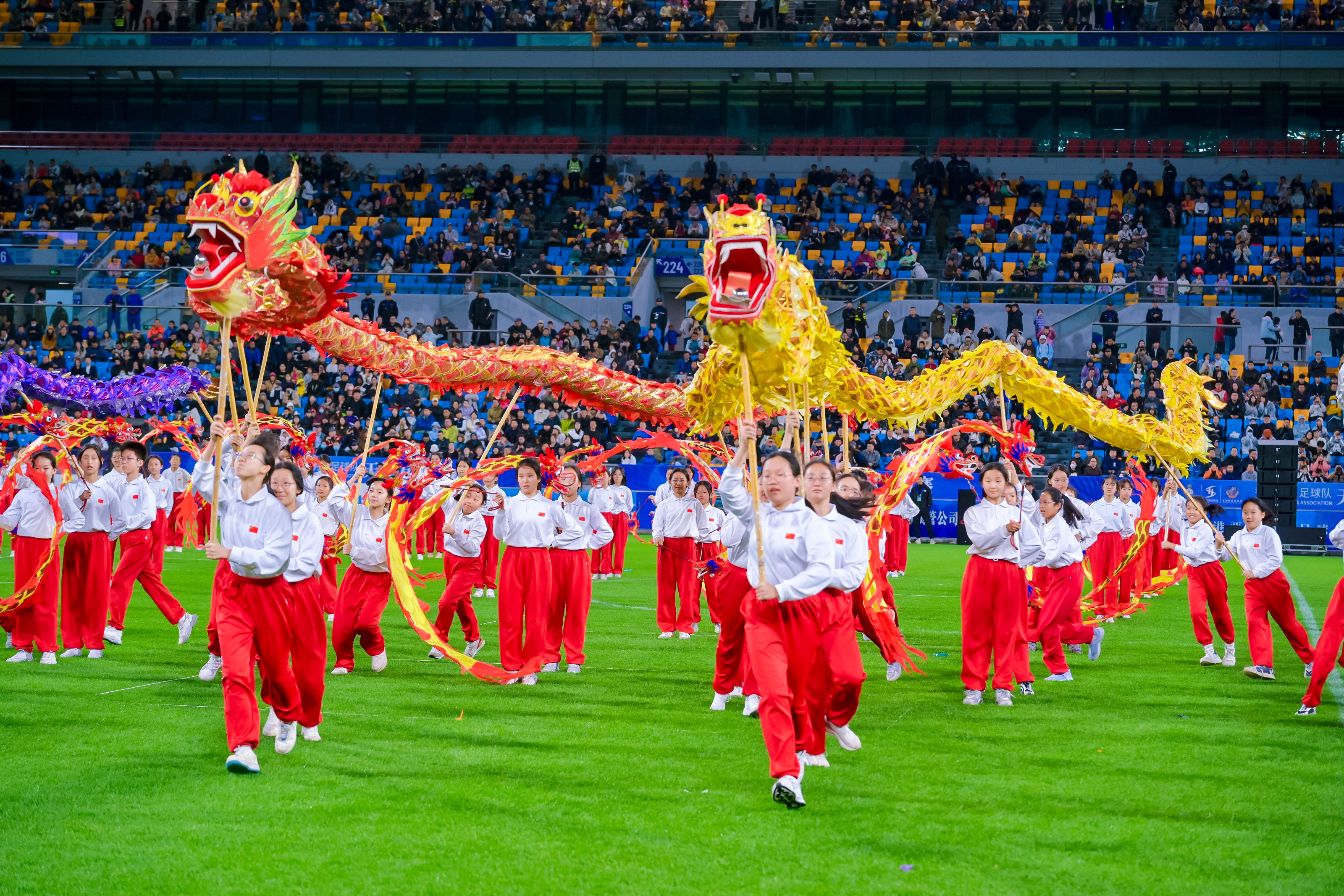 开云体育平台APP-鲤城区欢乐足球赛上演，吸引无数球迷围观比赛！的简单介绍