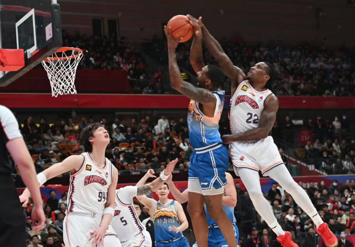 篮球职业联赛决出总冠军雄心勃发的简单介绍 篮球职业联赛决出总冠军雄心勃发的简单介绍