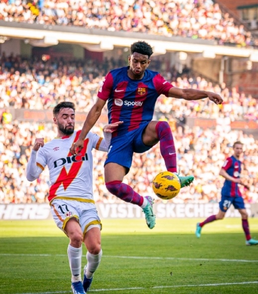 开云体育下载-关于里昂中场传控精准，打破对手铁桶防线的信息