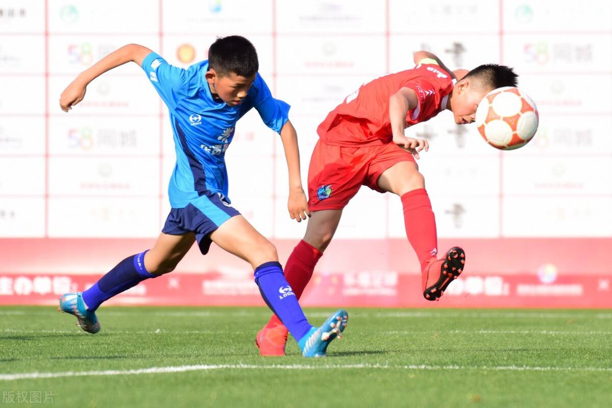 开云体育下载-足球培训旋风席卷，青少年足球热情高涨的简单介绍