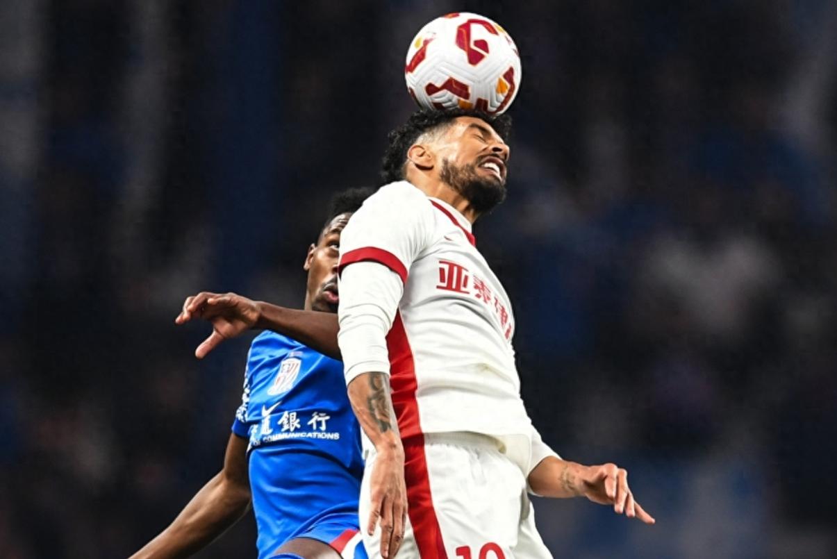 开云体育在线-中超季后赛开启，球员奋勇拼搏争夺胜利