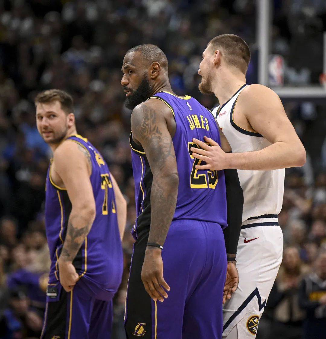 湖人队继续压制对手，豪取连胜