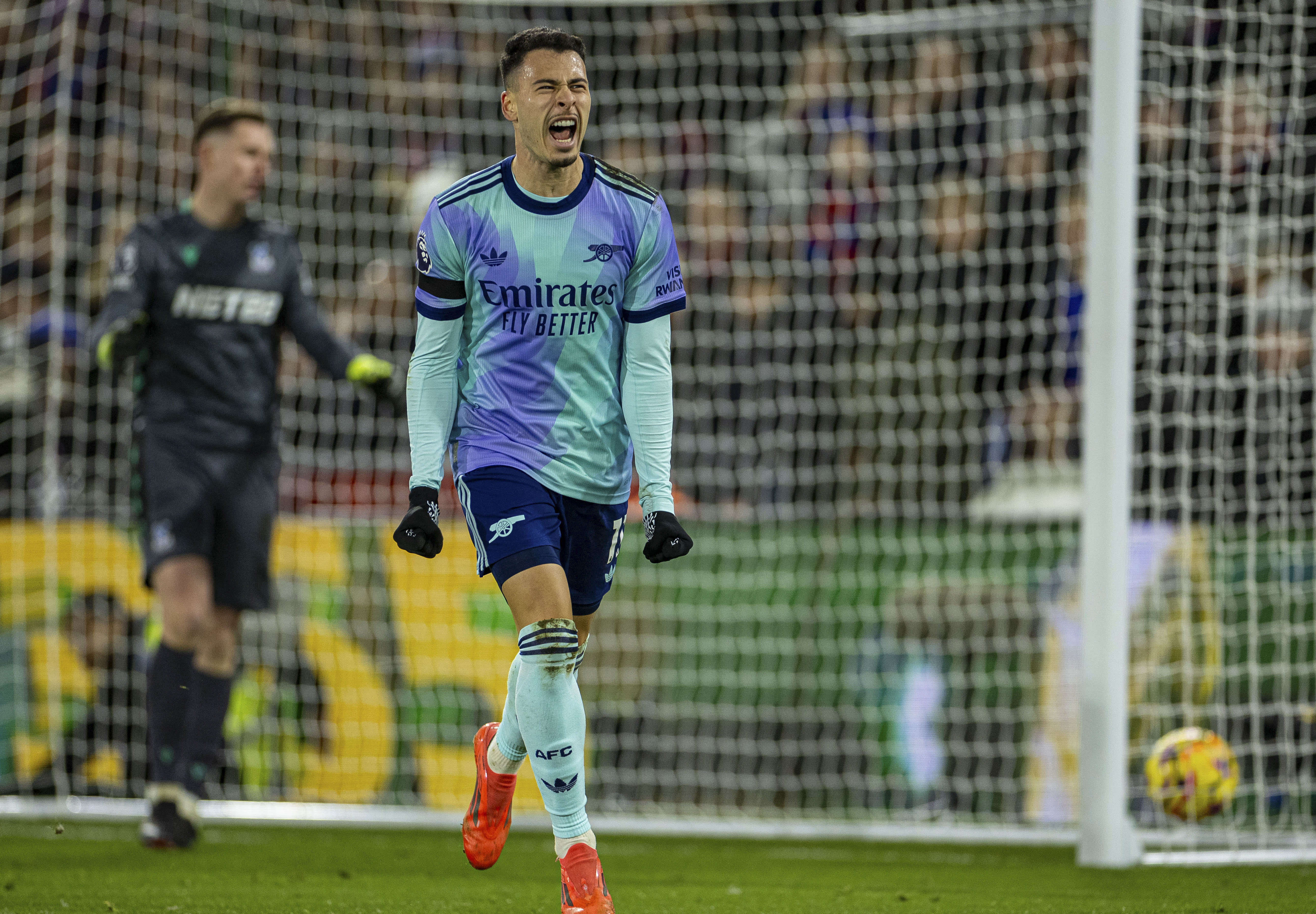 开云平台-水晶宫球员备战比赛，迫不及待要进球的简单介绍