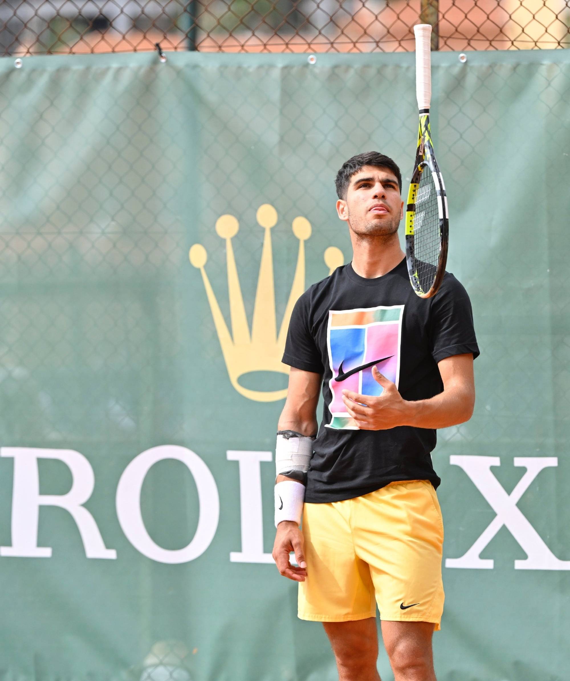 波尔多球员受伤退出比赛，情况堪忧