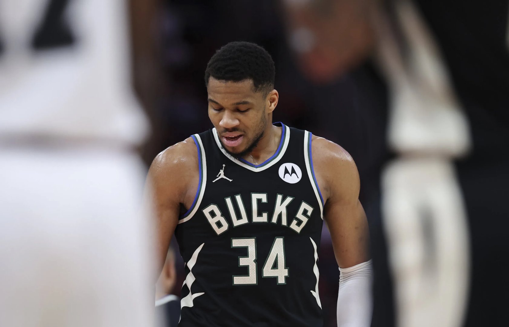 大帝再现巅峰,雄鹿队胜出独行侠 大帝再现巅峰,雄鹿队胜出独行侠