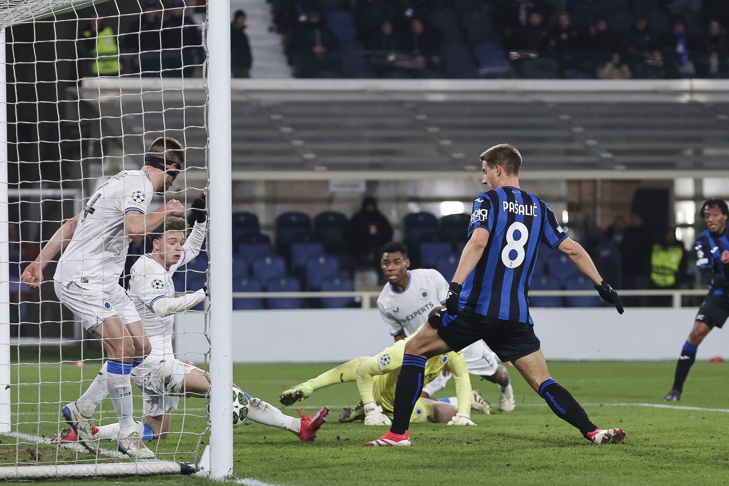 开云官网-包含波兰队大胜晋级，队形稳固积分领先的词条