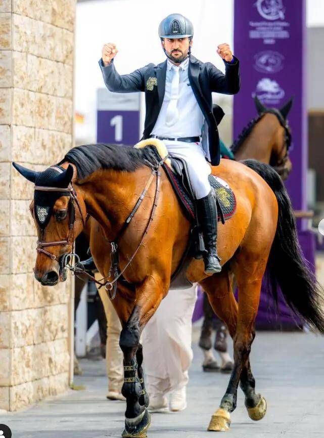 沙特阿拉伯运动员在马术比赛中获奖 沙特阿拉伯运动员在马术比赛中获奖