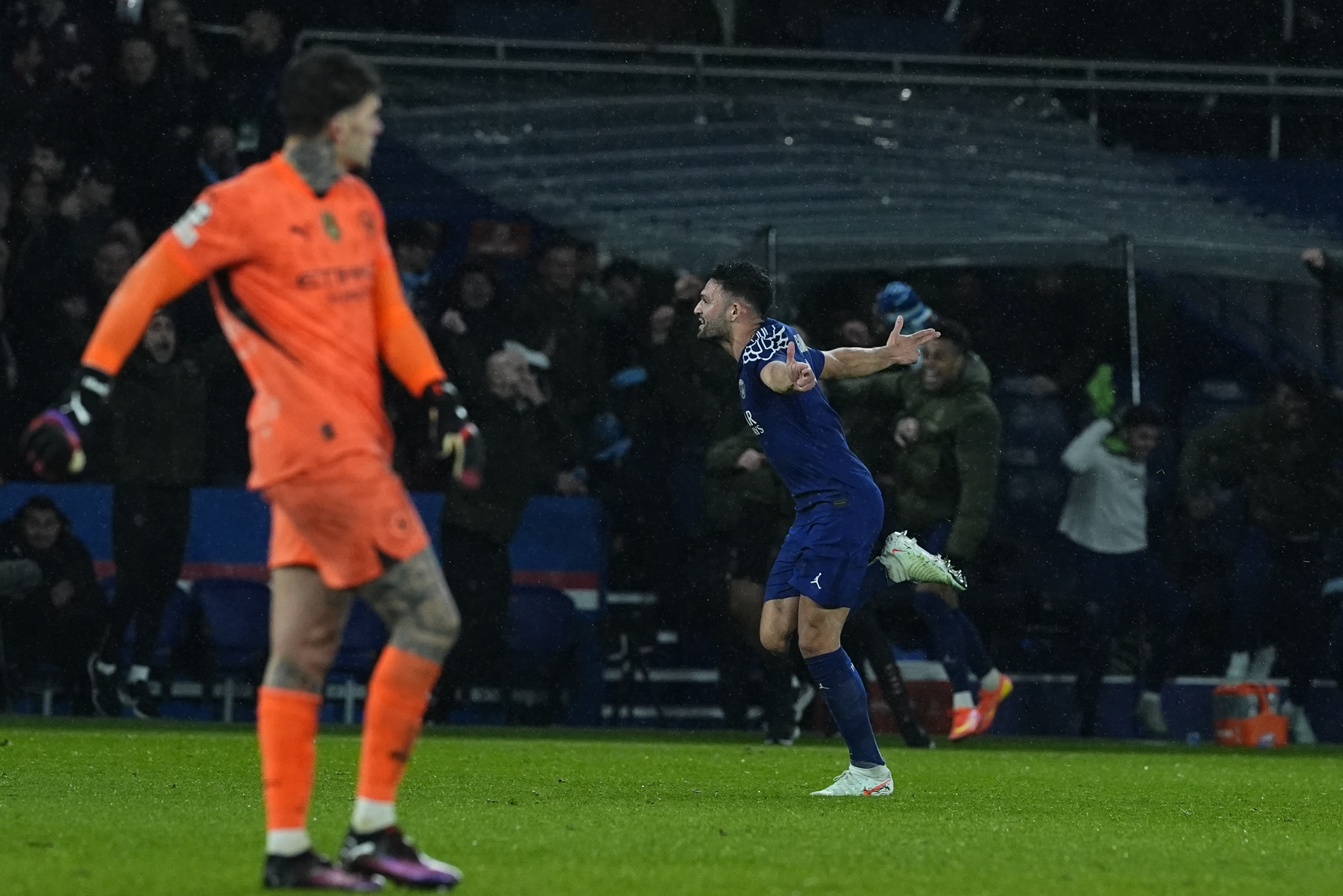 巴黎圣日耳曼击溃对手,取得轻松胜利 巴黎圣日耳曼击溃对手,取得轻松胜利