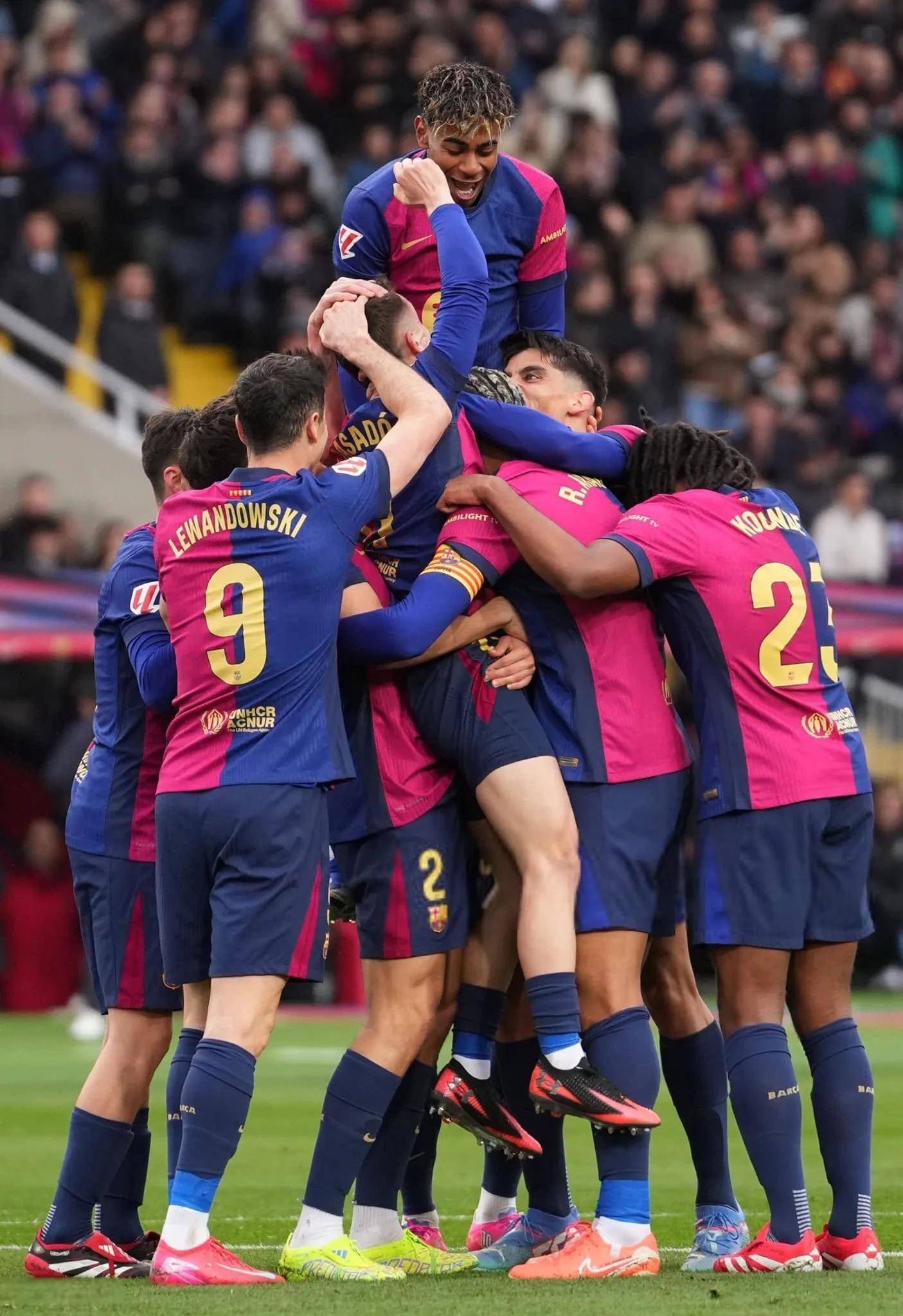 开云体育app-曼联主场失利，卫冕冠军表现低迷的简单介绍