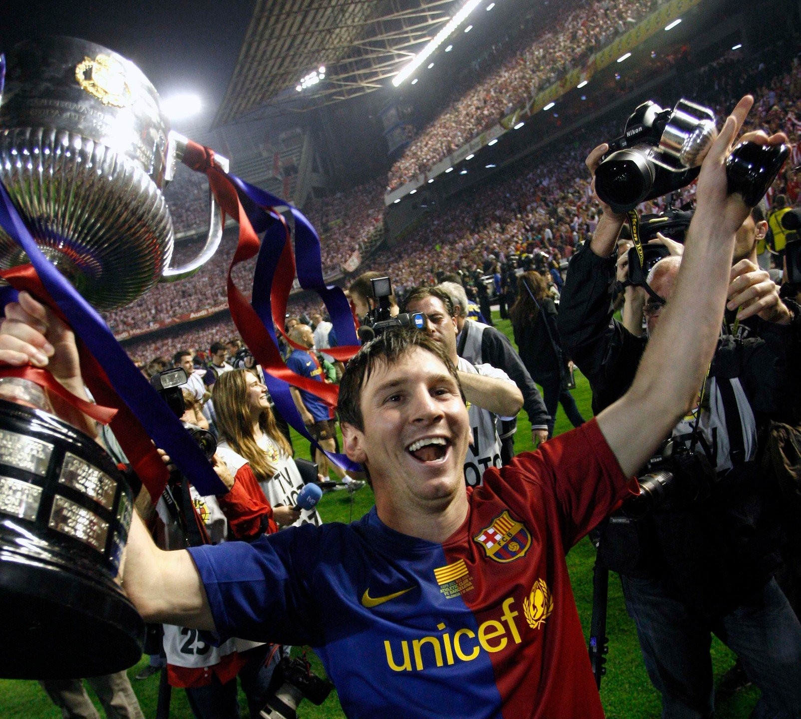 关于巴萨大胜塞维利亚,取得强劲胜利的信息 关于巴萨大胜塞维利亚,取得强劲胜利的信息