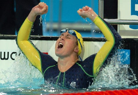 开云体育中国-游泳比赛破记录，澳大利亚选手夺金