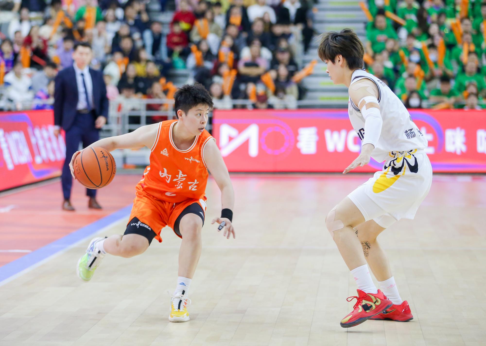 内蒙古男篮主场逆转胜利,球队表现亮眼 内蒙古男篮主场逆转胜利,球队表现亮眼