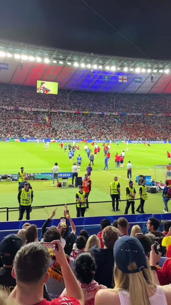 西班牙体操队闪耀赛场,备受期待 西班牙体操队闪耀赛场,备受期待