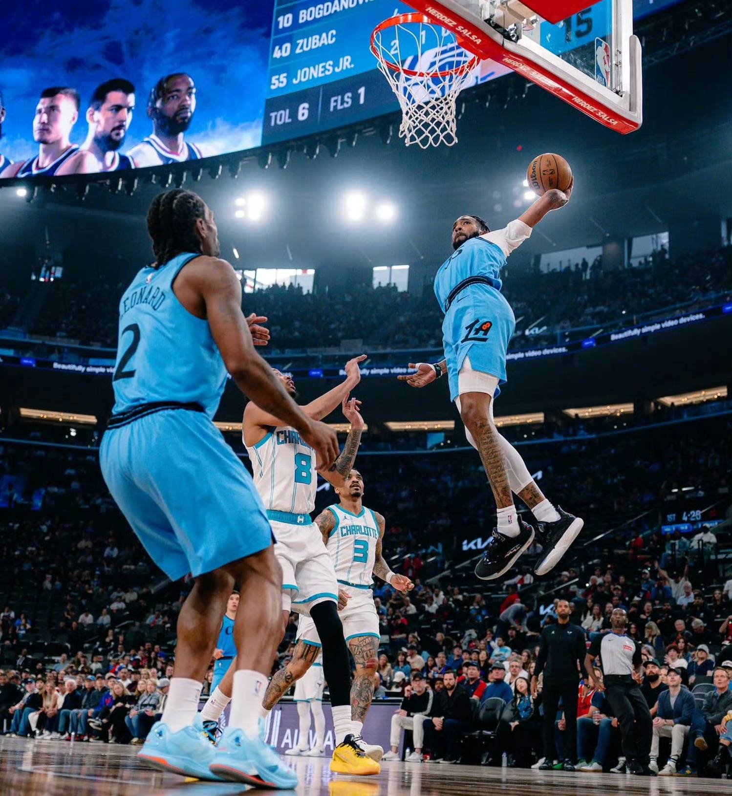 快船主场击败小牛,实现八连胜 快船主场击败小牛,实现八连胜