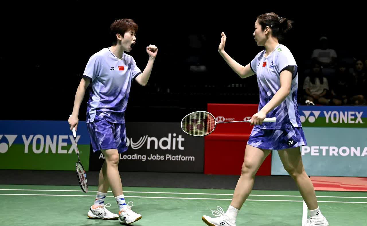 开云体育入口-羽毛球赛场女双大战拉锯，谁能一雪前耻