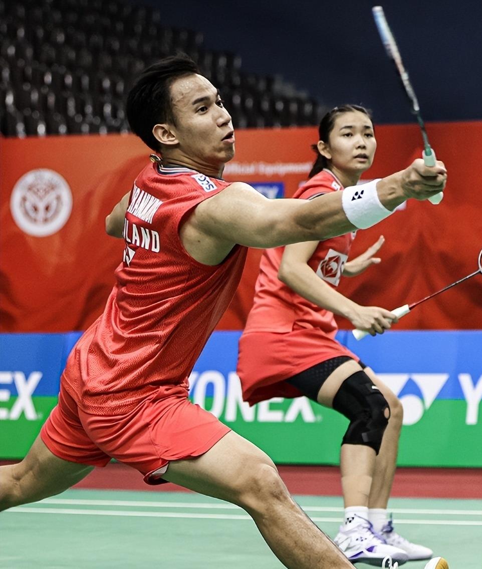 羽毛球赛场女双大战拉锯，谁能一雪前耻