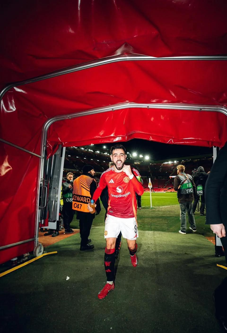 欧战赛场上演绝杀,球员英勇拼搏取胜 欧战赛场上演绝杀,球员英勇拼搏取胜