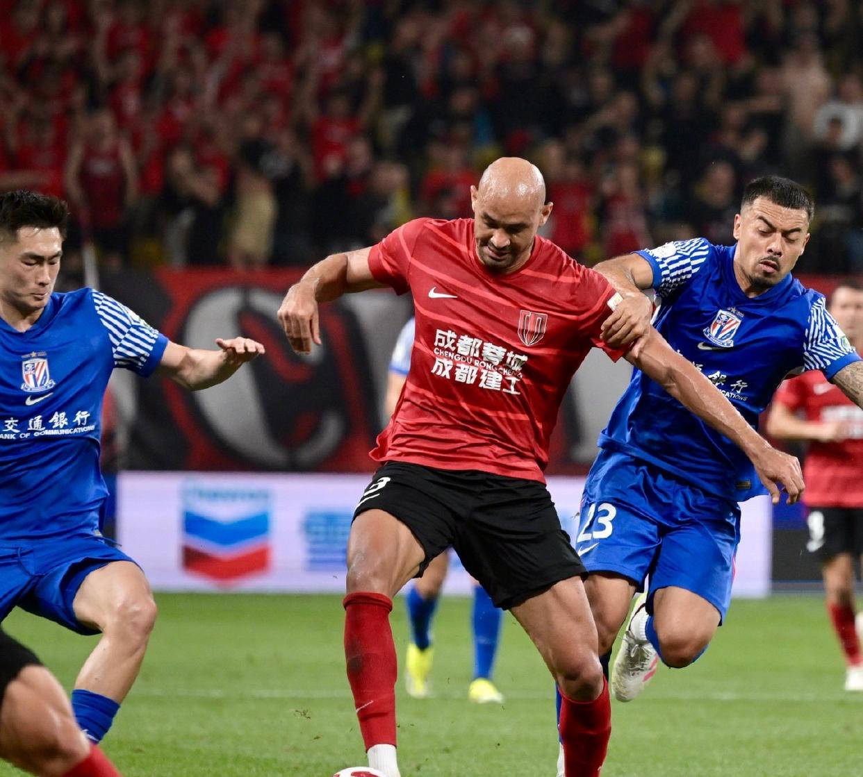 中超联赛新亮点频现,球迷热情高涨 中超联赛新亮点频现,球迷热情高涨