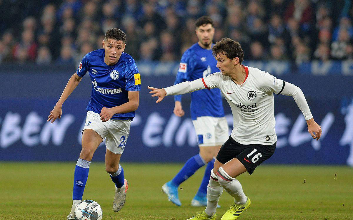 包含法兰克福球队在客场比赛中取得胜利,迎来转机的词条 包含法兰克福球队在客场比赛中取得胜利,迎来转机的词条