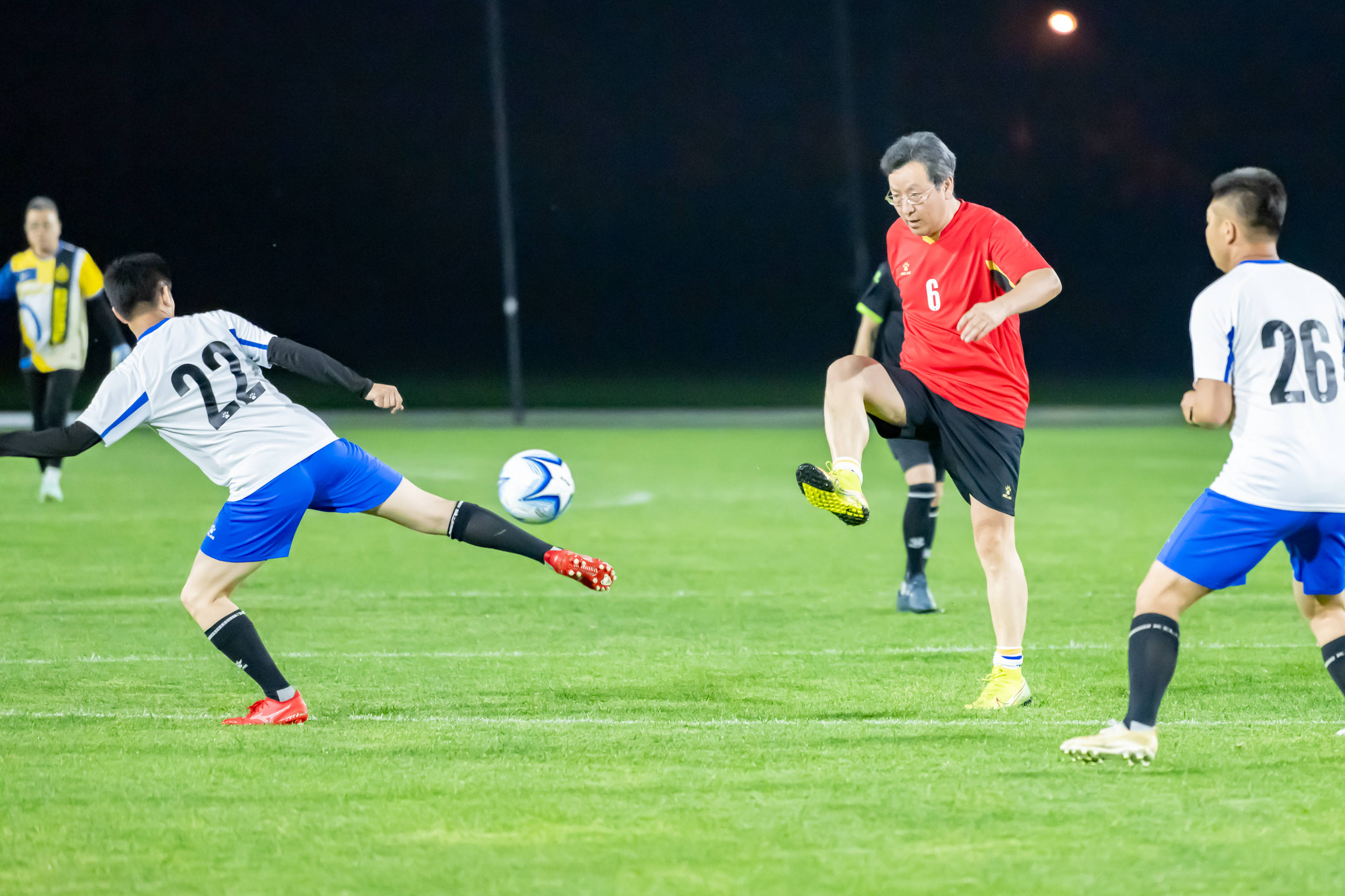 杯赛激情对抗涌现出精彩比赛的简单介绍