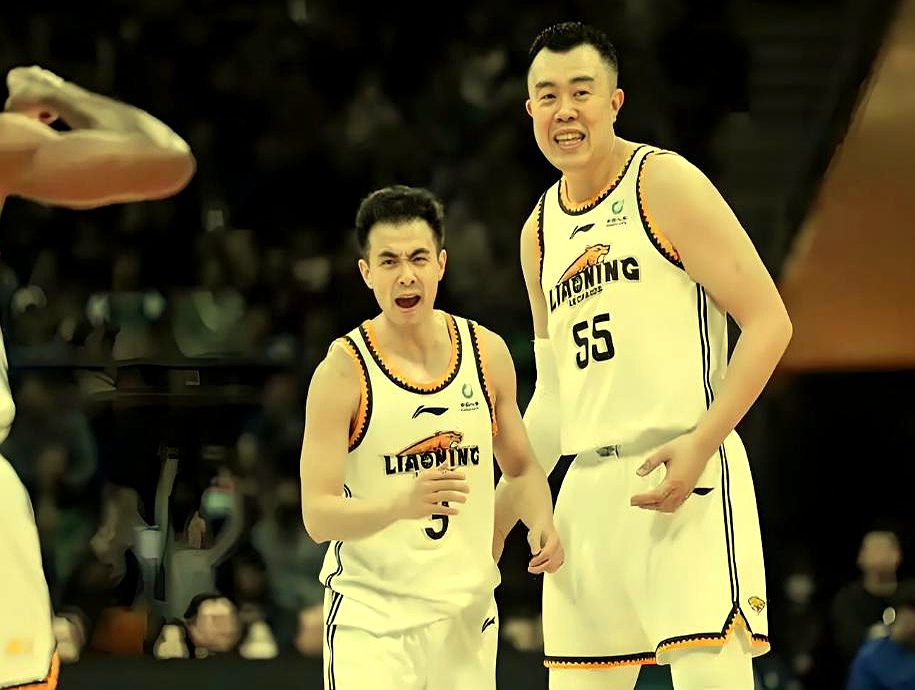 辽宁男篮大胜,展现实力傲视群雄 辽宁男篮大胜,展现实力傲视群雄