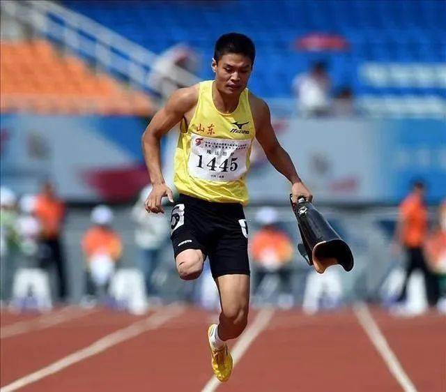 关于战胜困难:运动员故土难离敬业拼搏的信息 关于战胜困难:运动员故土难离敬业拼搏的信息