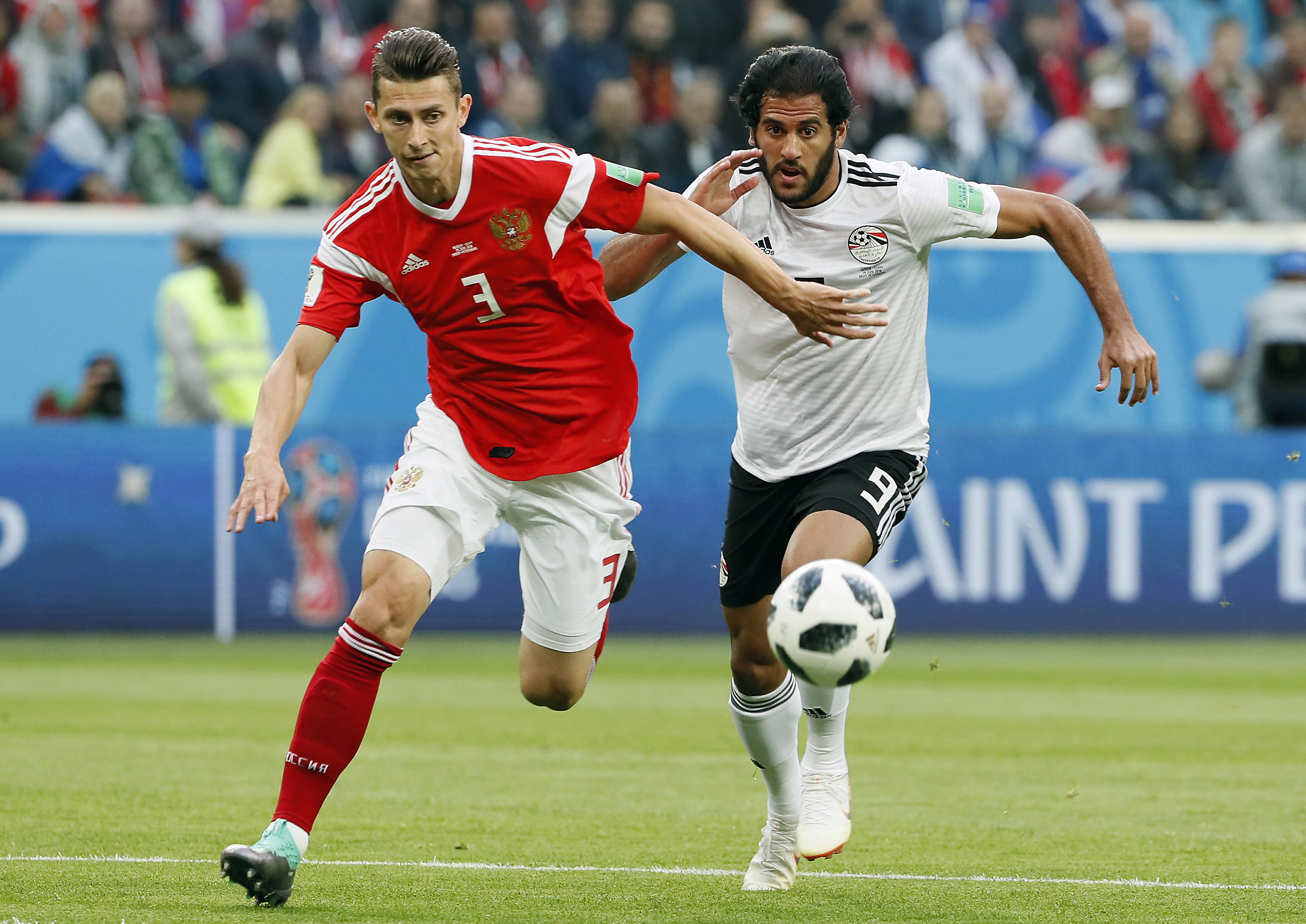 国际足球赛事热浪袭来,俄罗斯队奋力拼搏 国际足球赛事热浪袭来,俄罗斯队奋力拼搏