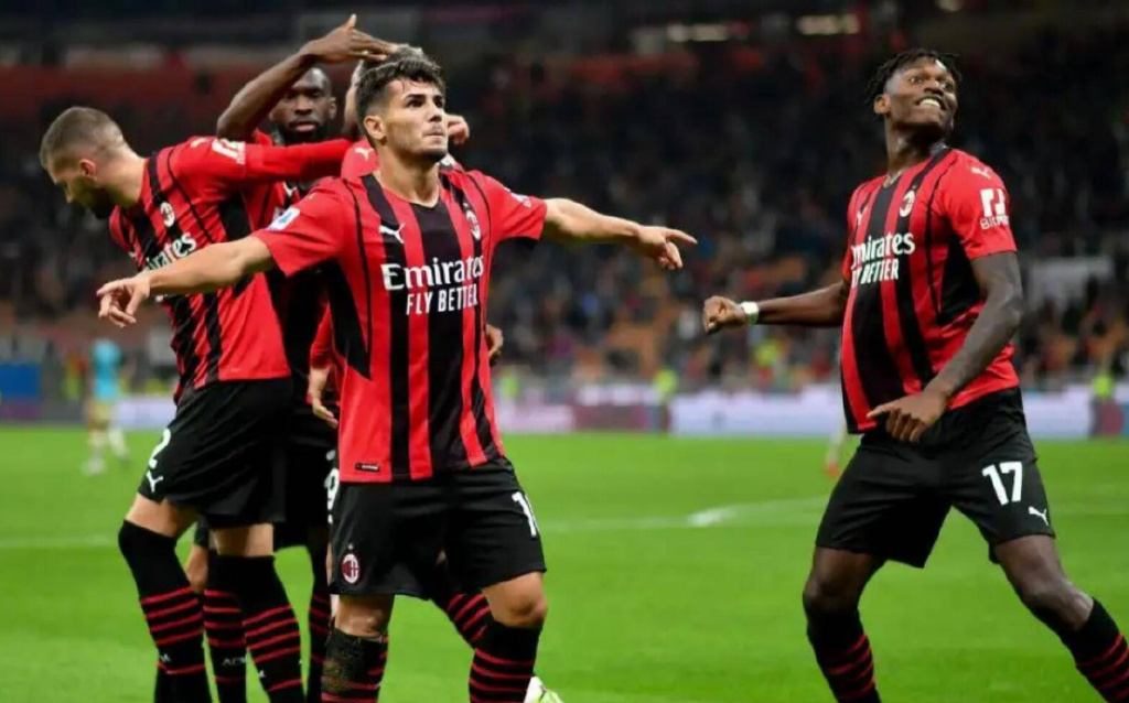 开云体育下载-米兰双雄苦战不已，重返巅峰路途谨慎