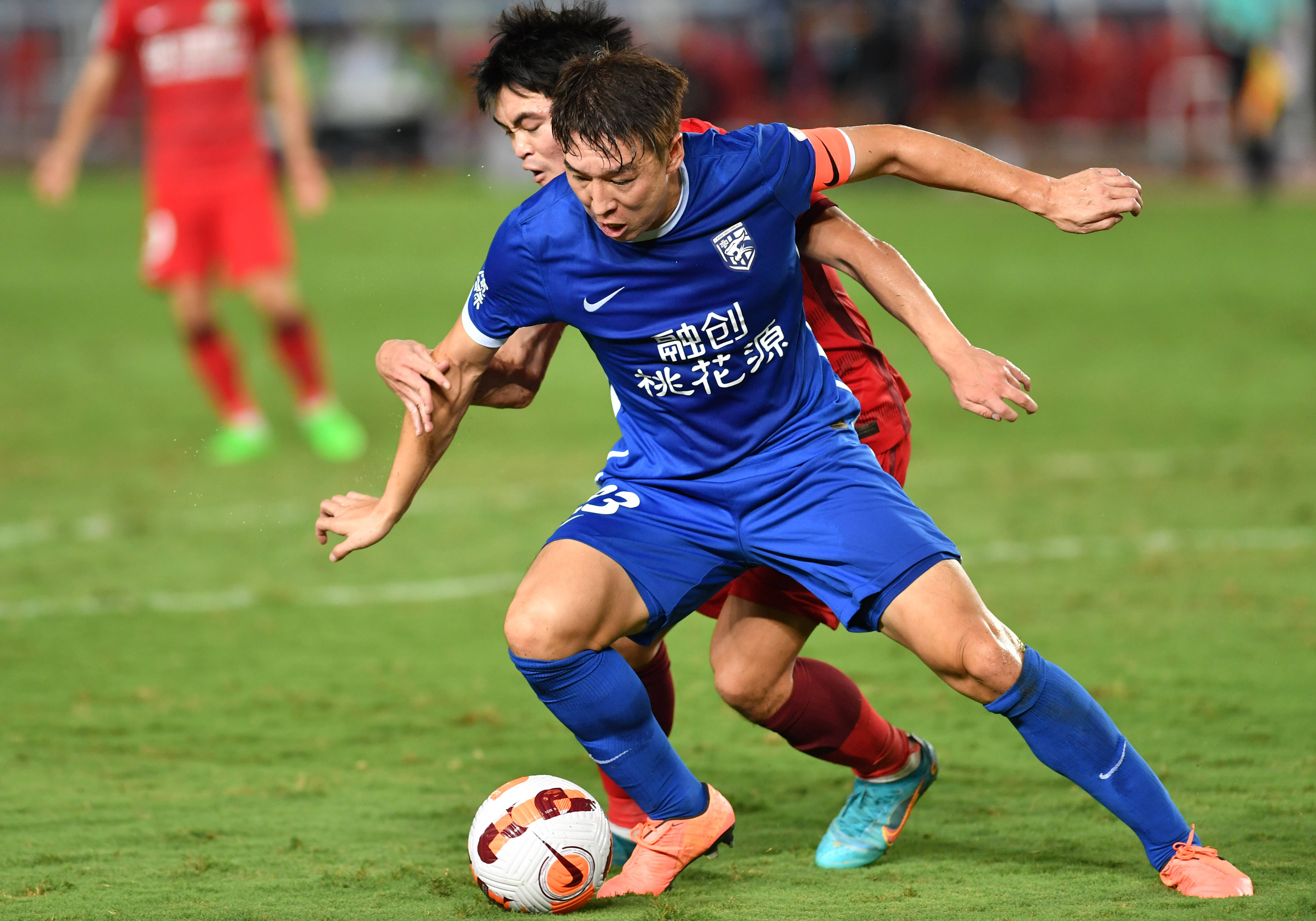 保龄球选手在比赛中斩获连胜夺冠 保龄球选手在比赛中斩获连胜夺冠