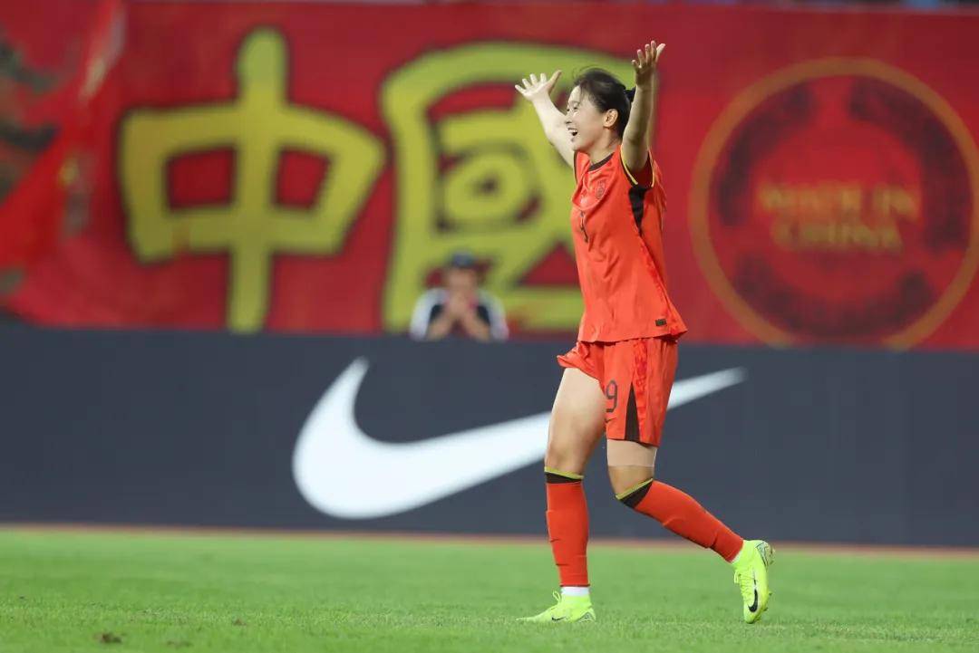 开云体育-国内女足比赛紧张激烈，球员们全力以赴！