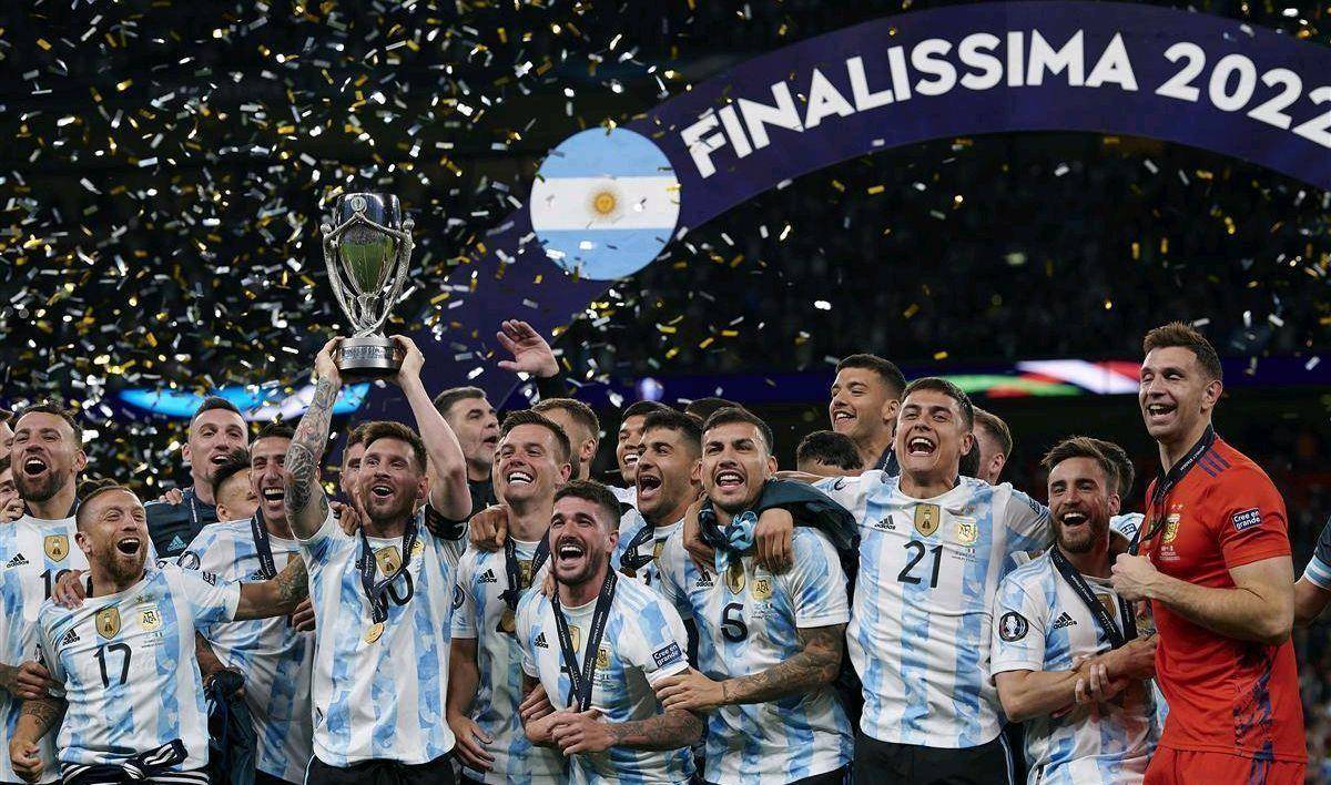 开云体育官网-南美洲国家篮球联赛冠军庆祝夺冠