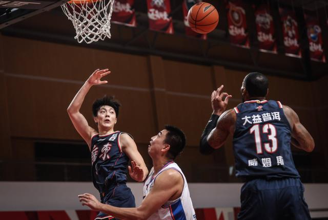 河南队员发挥抢眼,豪取连胜 河南队员发挥抢眼,豪取连胜