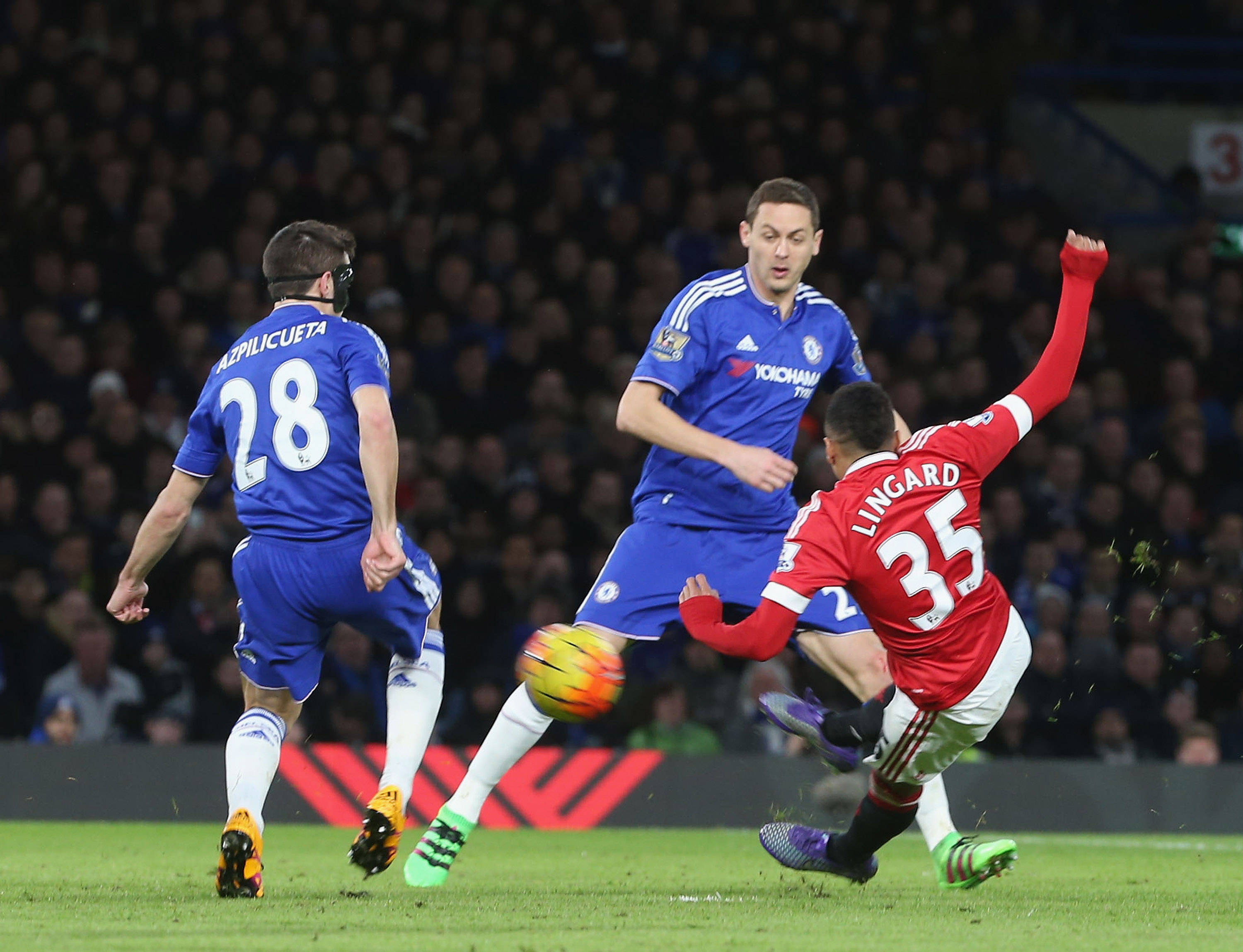 切尔西主场惨败,欧冠资格受威胁 切尔西主场惨败,欧冠资格受威胁