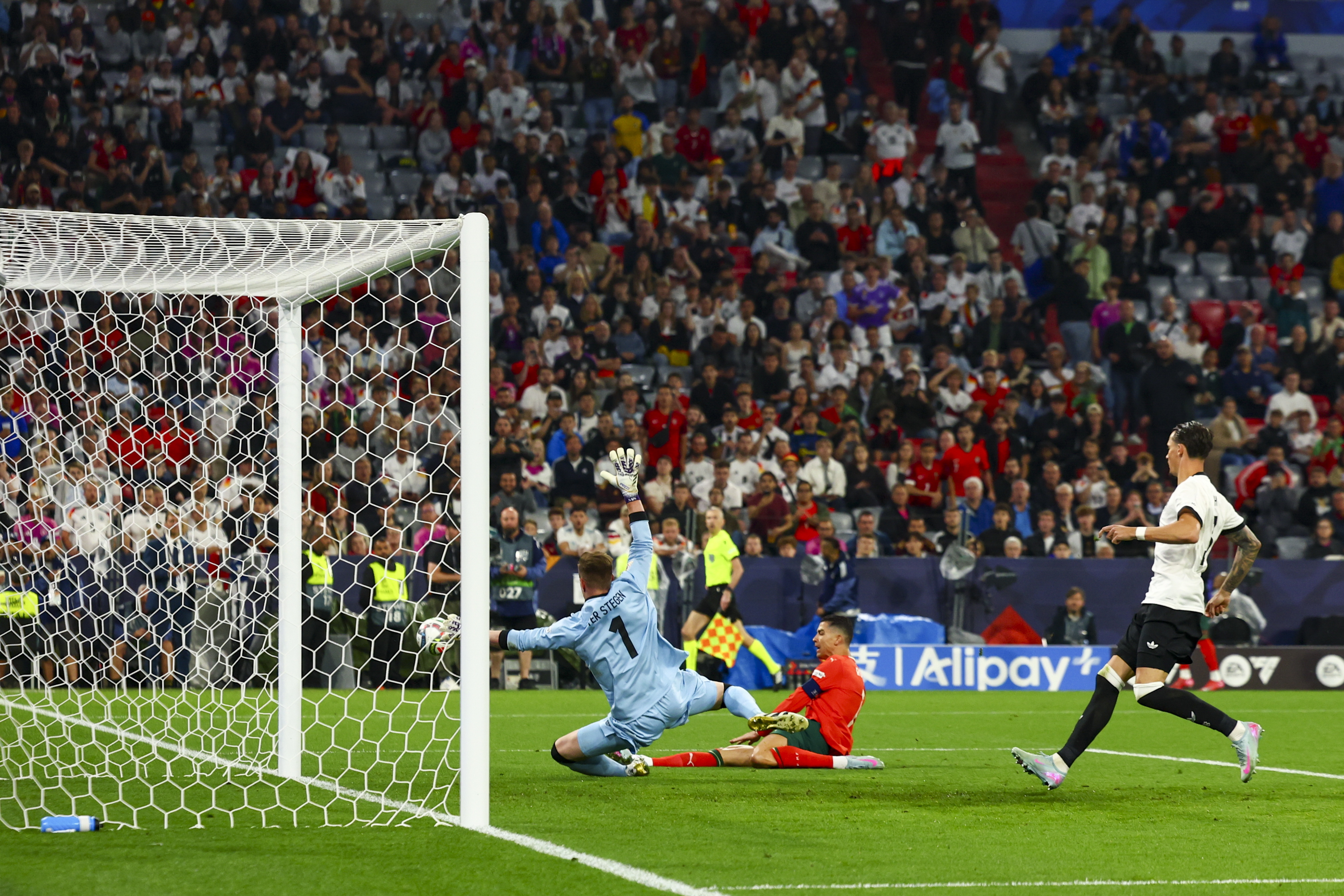 包含欧国联小组赛场面混乱,强队脱颖而出的词条 包含欧国联小组赛场面混乱,强队脱颖而出的词条