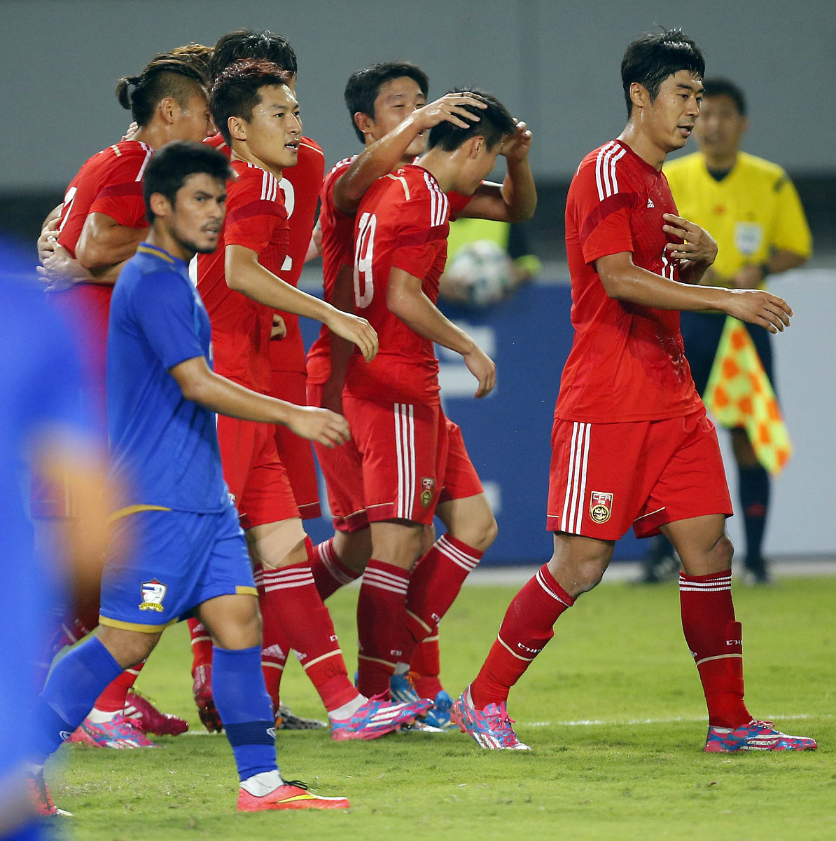 激动人心!亚洲足球联赛的绝佳竞技展示 激动人心!亚洲足球联赛的绝佳竞技展示