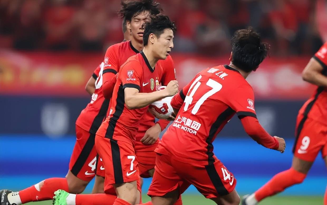 上海申花客场大胜,队员士气高涨的简单介绍 上海申花客场大胜,队员士气高涨的简单介绍