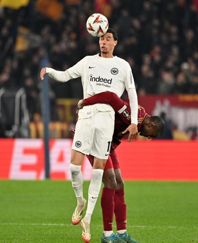 包含法兰克福中场表现出色,获得球迷好评的词条 包含法兰克福中场表现出色,获得球迷好评的词条