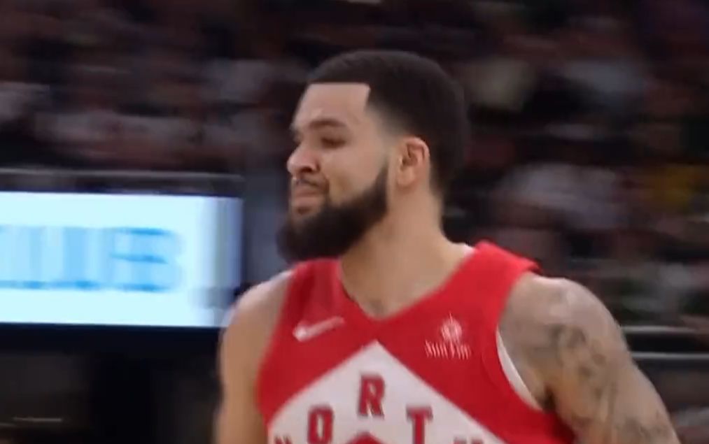 关于猛龙队主帅豪伊沃受伤，暂时离队的信息