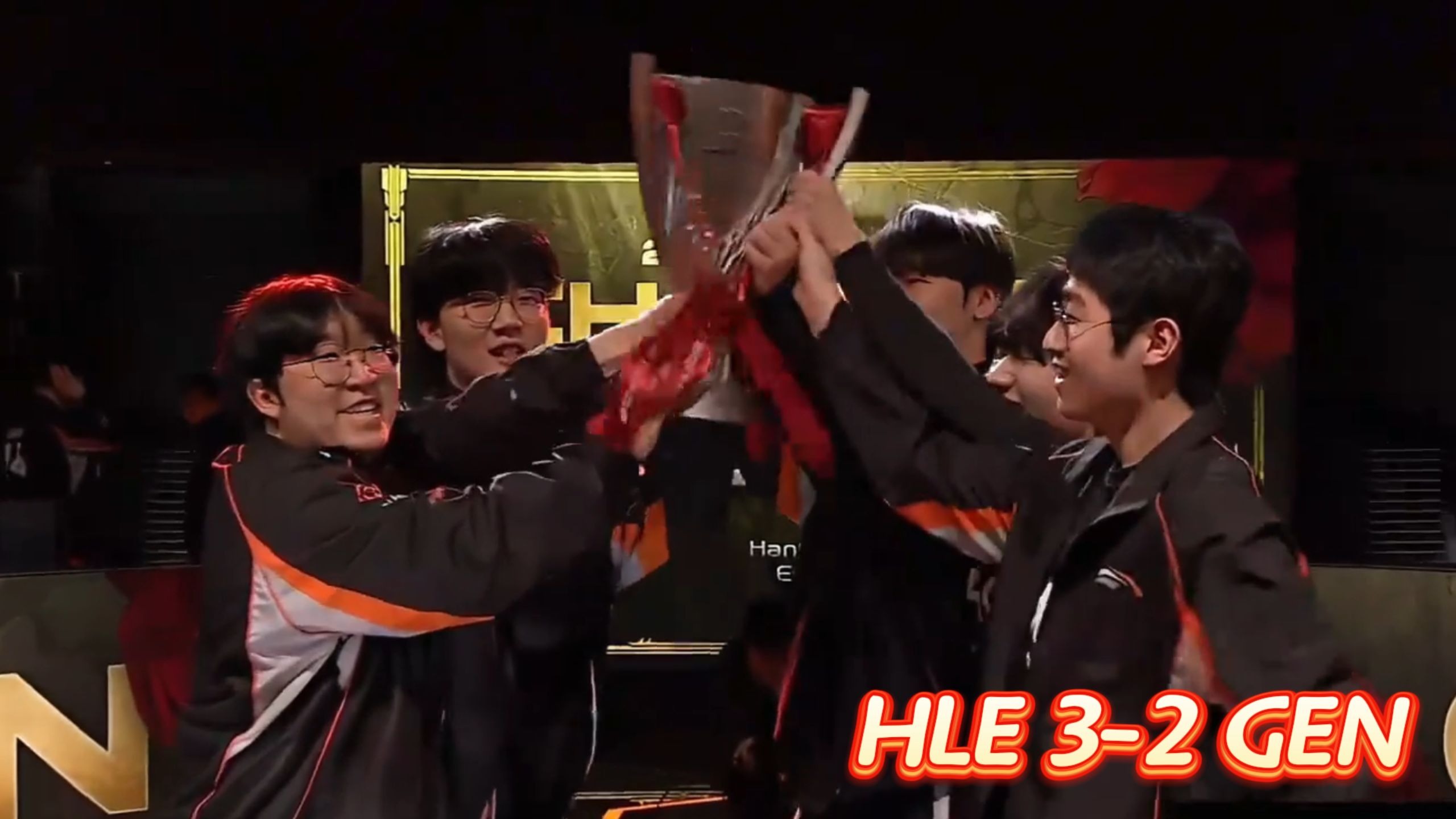 开云体育在线-关于HKA力克HLE，Canyon单局斩获MVP宿敌对决八强赛，点燃全场激情的信息