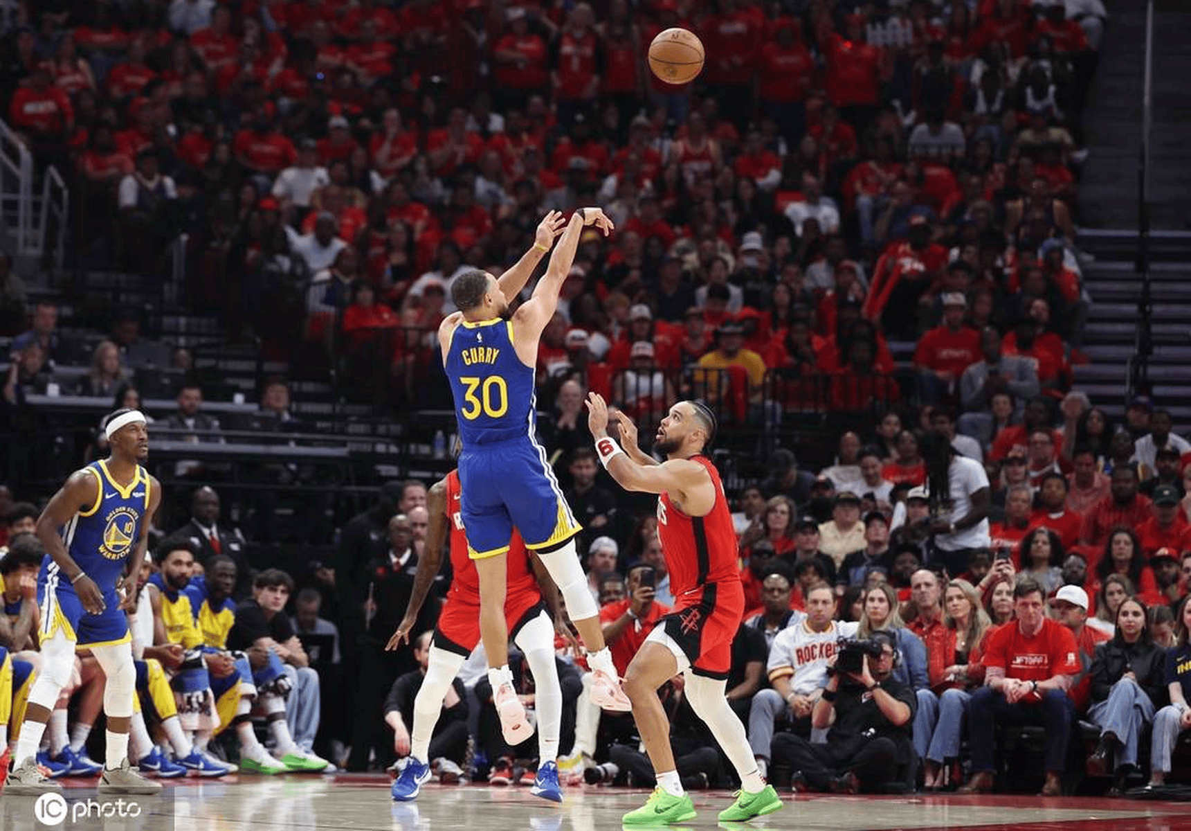 NBA季后赛首轮开战:勇士击败快船取得开门红 NBA季后赛首轮开战:勇士击败快船取得开门红