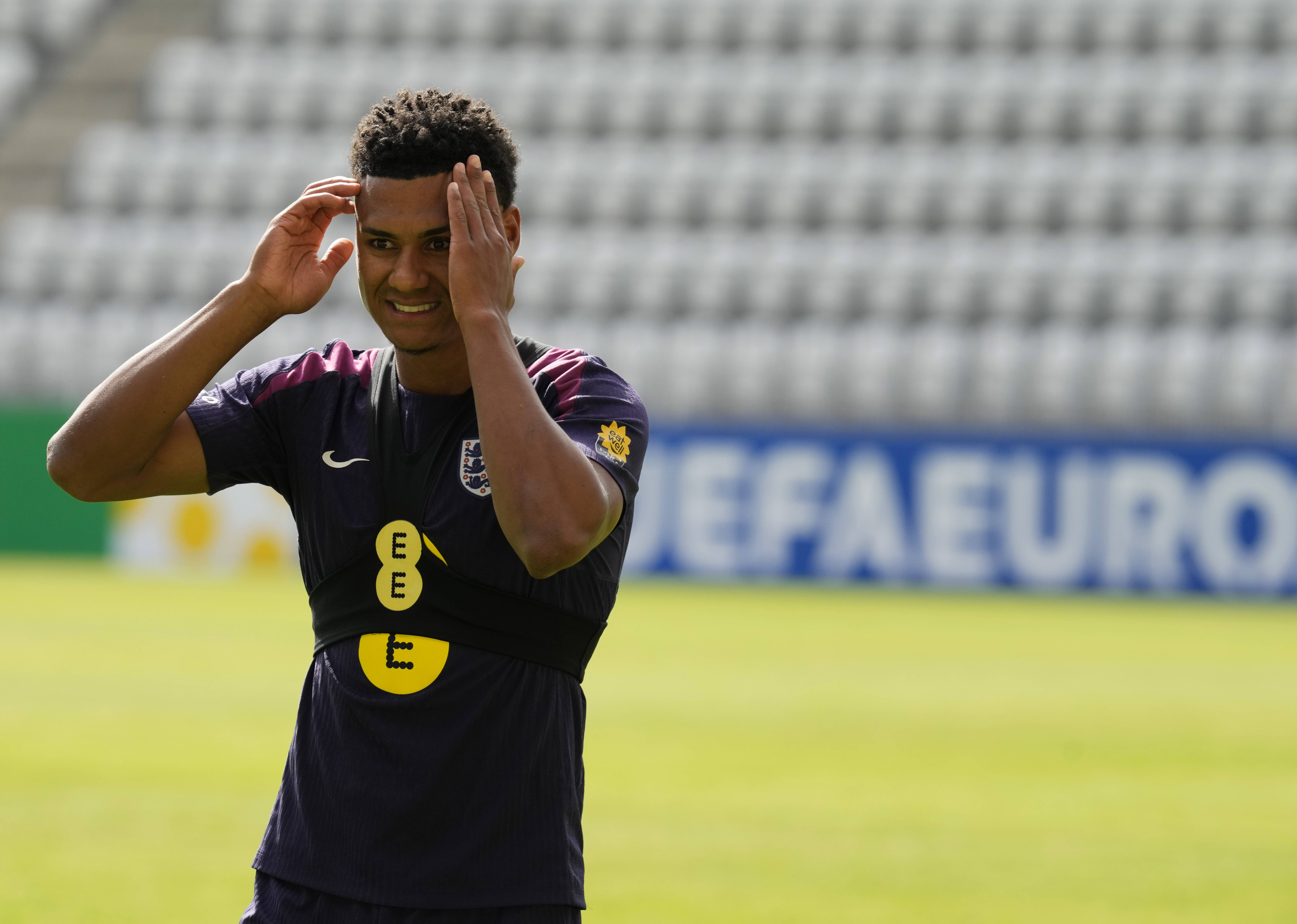 英格兰队在欧洲杯首战中赢得胜利 英格兰队在欧洲杯首战中赢得胜利