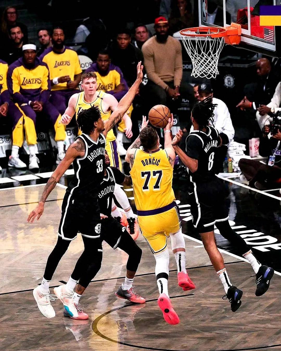 爵士客场惜败湖人,遭遇两连败 爵士客场惜败湖人,遭遇两连败