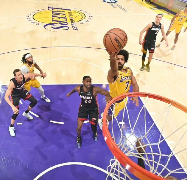 爵士客场惜败湖人,遭遇两连败 爵士客场惜败湖人,遭遇两连败