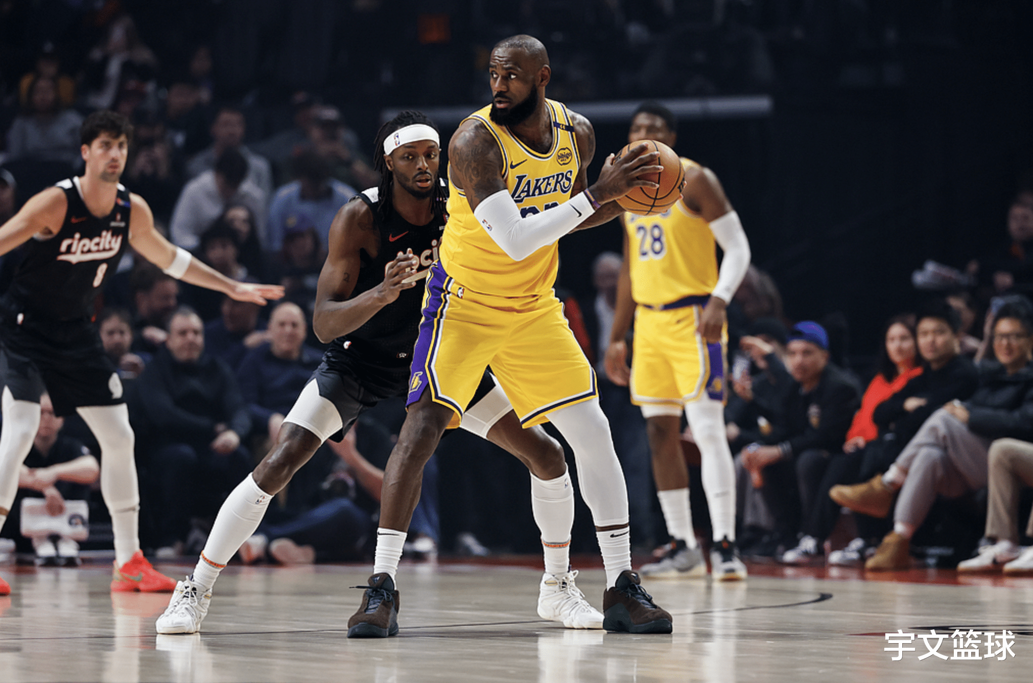 开拓者队大胜湖人队,让对手难堪 开拓者队大胜湖人队,让对手难堪