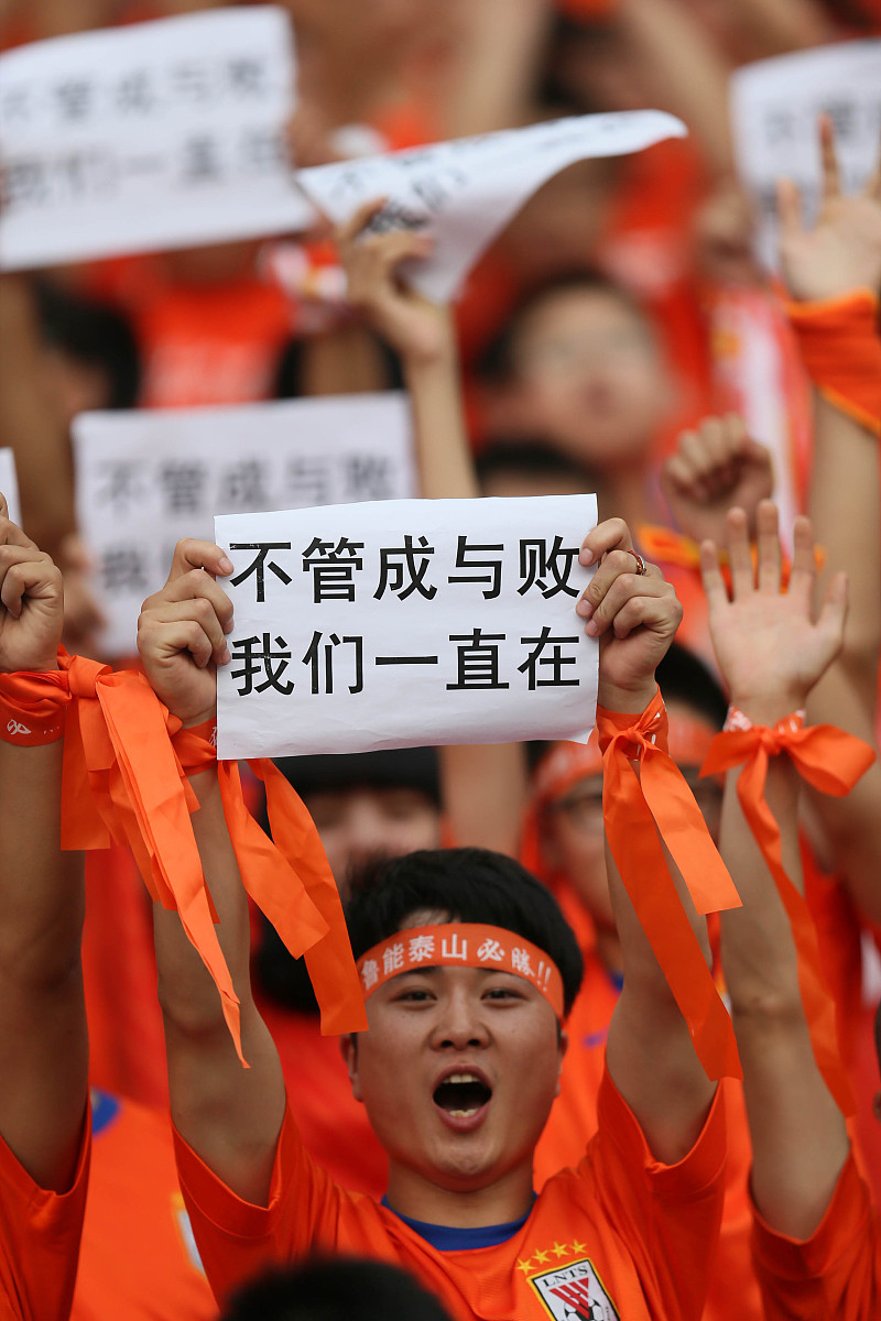 激烈对决中球员技艺纷呈,真实展现身手 激烈对决中球员技艺纷呈,真实展现身手