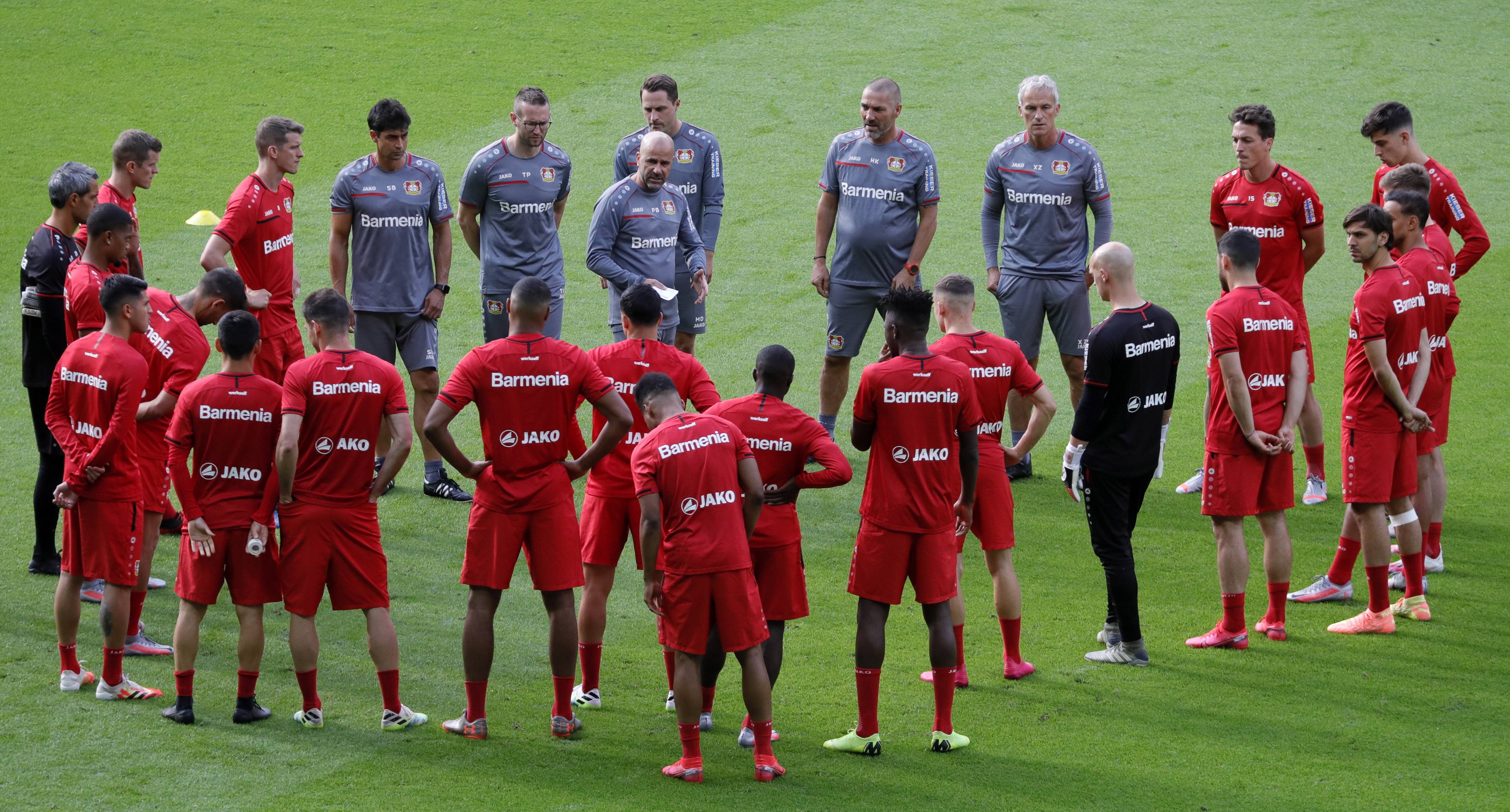 关于足球豪门争霸,球队集结备战磨练实力的信息 关于足球豪门争霸,球队集结备战磨练实力的信息