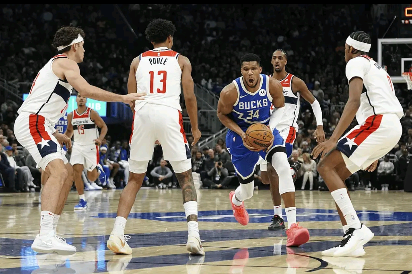 开云体育中国-关于雄鹿险胜魔术，德罗赞关键制胜的信息