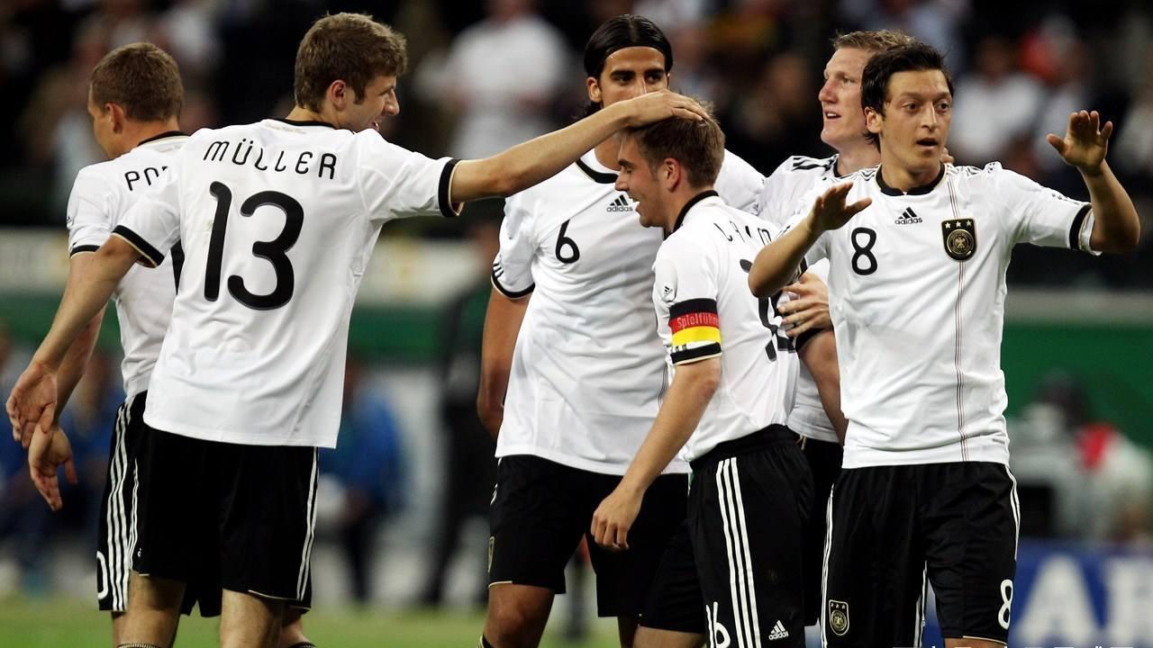 开云体育APP下载-德国队完胜泰国队，黄鸭组合扛起全队的简单介绍