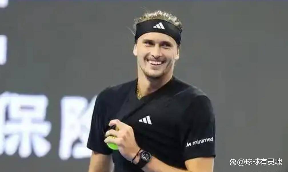 关于英国网球队翻盘西班牙网球队，兹维列夫完成帽子戏法的信息